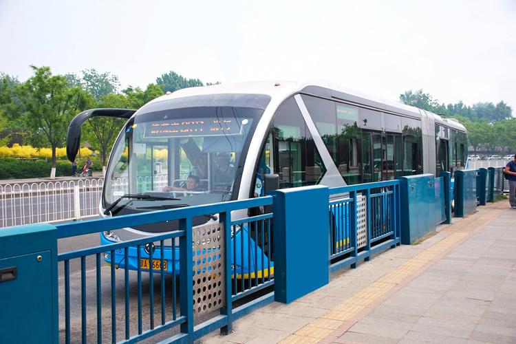 北京市公交車站護(hù)欄的規(guī)范化管理與城市公共交通的有序發(fā)展